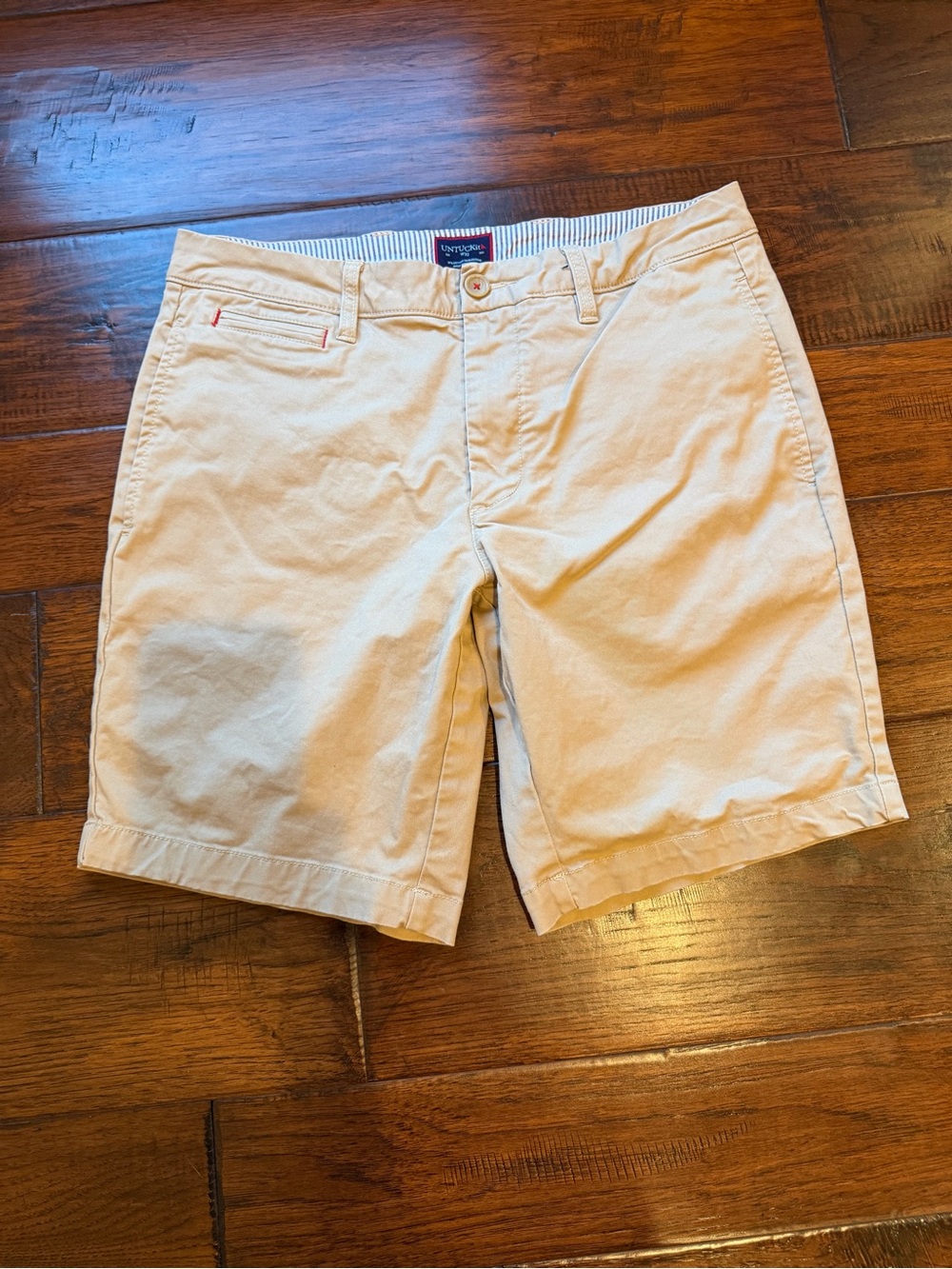 UNTUCKit Mens W32 Khaki Tan Stretch Chino Shorts 9 Inseam